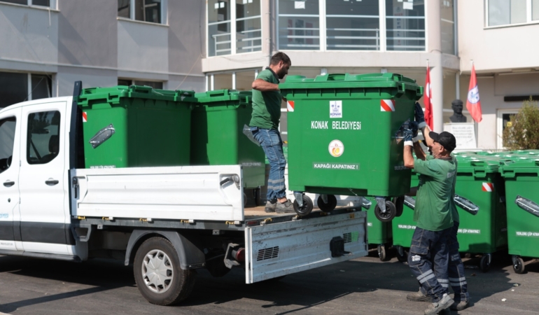Konak’ın sokakları yeni konteynerlerine kavuştu (1)