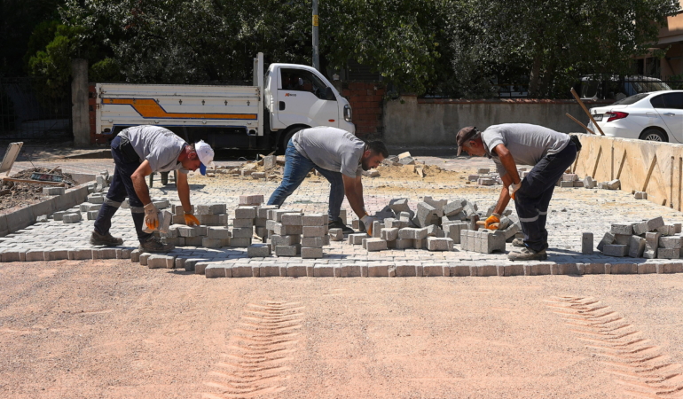 Kemalpaşa’da asfalt seferberliği sürüyor