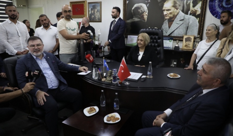 Menderes’in İlk Kadın Başkanı Koltuğa Oturdu