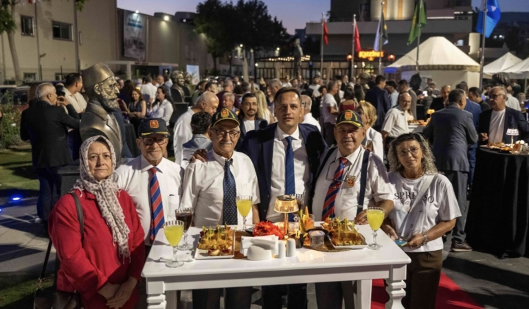 Bornova’da muhteşem Zafer Bayramı resepsiyonu