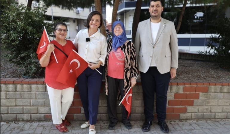 Karabağlar 30 Ağustos’ta Türk bayraklarıyla donatıldı