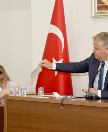 Urla’da istifalar sonrası ilk meclis toplandı; “Kesintisiz hizmet anlayışımızı sürdüreceğiz”