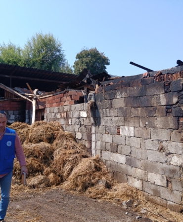 Yangında 500 Balya Kül OlduBüyükşehir Üreticinin Yardımına Koştu (2)