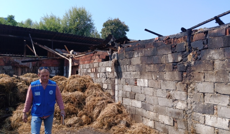 Yangında 500 Balya Kül OlduBüyükşehir Üreticinin Yardımına Koştu (2)