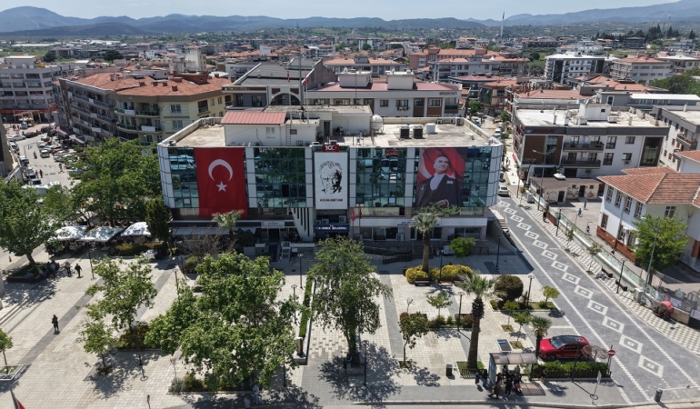 Menderes Belediyesi’nden gözaltı açıklaması: Süreç şeffaf şekilde yürütülüyor