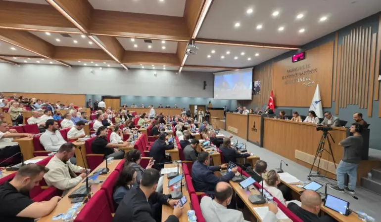 İzmir Büyükşehir Meclisi’nde yeni dönem