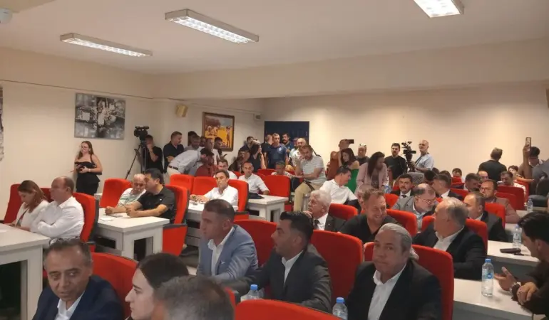 Menderes’te ikinci tur da sonuçsuz: Seçim üçüncü tura kaldı, CHP salonu terk etti