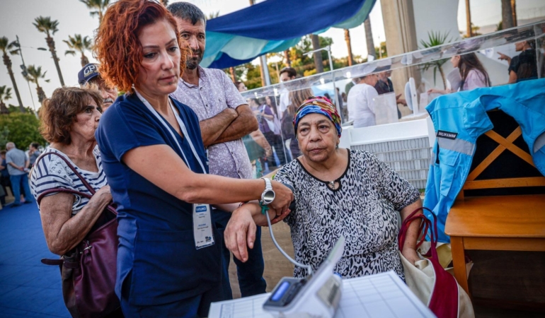 Belediye Sokağı’nın sağlık duraklarına yoğun ilgi