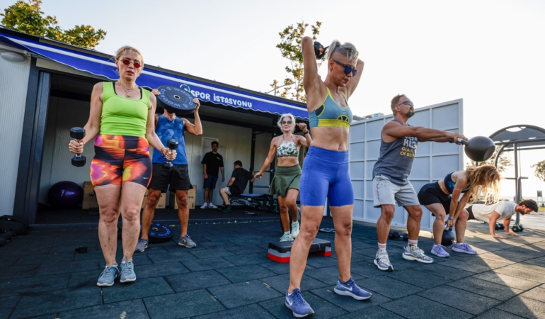 Bostanlı Spor İstasyonu’na yeni spor alanı