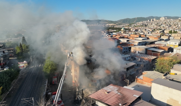 İzmir İtfaiyesi’nden hayat kurtaran müdahale 