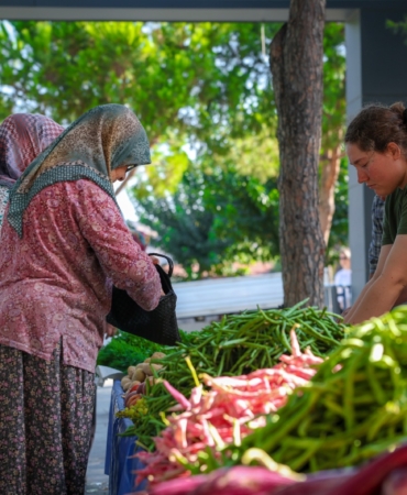 6 HACIÖMERLİ’DE SALI PAZARI BEREKETİ