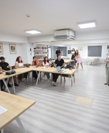 Başkan Mutlu, gençlerle yapay zeka atölyesinde buluştu (6)