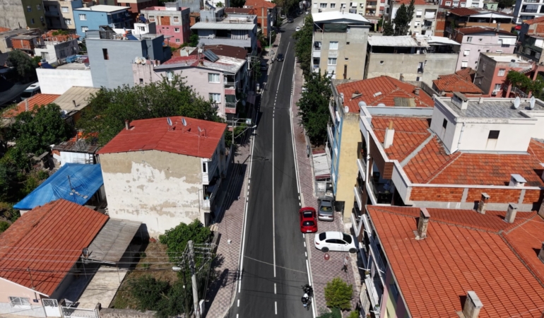 Bayraklı’da Asfalt Seferberliği Sürüyor 25 Noktada Tamamlandı, 5 Noktada Daha Başlıyor (23)