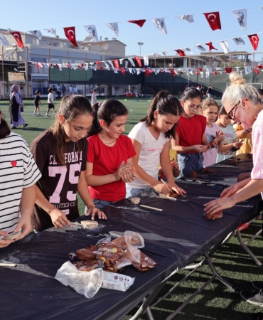 Bayraklı’da Çocuklar Mahalle Şenliğinde Doyasıya Eğlendi (11)