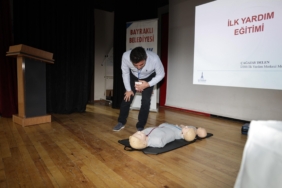Bayraklı’da İlkyardım Eğitim Seminerinde Hayat Kurtaran Bilgileri Aktarıldı (3)
