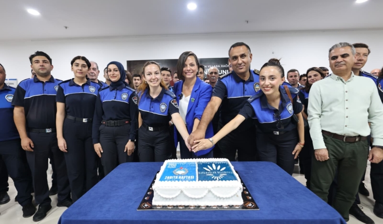 Karabağlar Belediyesi Zabıta pasta kesimi (1)