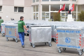 Konak’ta konteynerler yenilenmeye devam ediyor (5)