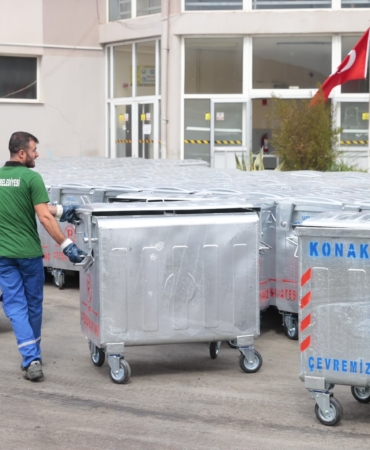 Konak’ta konteynerler yenilenmeye devam ediyor (5)