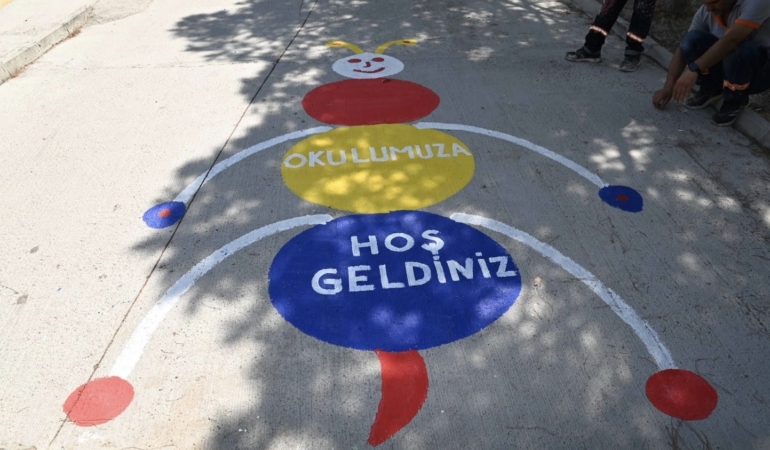 Karabağlar Belediyesi’nden okullara yeni dönem desteği
