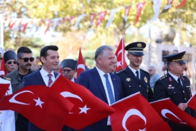 URLA’NIN KURTULUŞUNUN 104. YIL DÖNÜMÜ TÖRENLE KUTLANDI