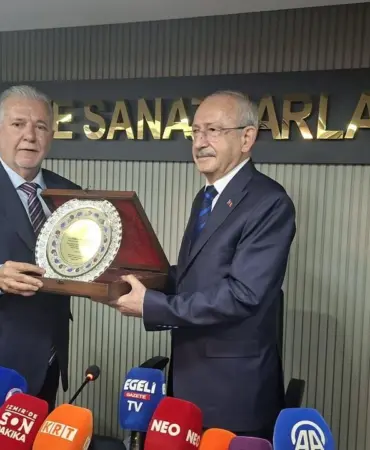 kilicdaroglu-izmir-esnafin-soz-verdi-butun-sorunlarinizi-cozmek-boynumuzun-borcu4.jpeg
