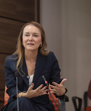Başkan Mutlu, Konak’ın dirençli kent vizyonunu uluslararası konferansta anlattı (1)