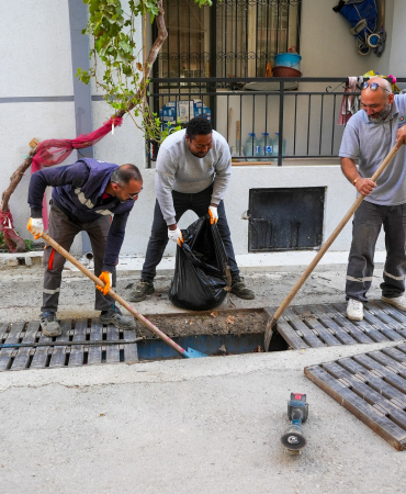 Gaziemir’de kışa hazırlık Yağmur suyu hatları temizleniyor (2)