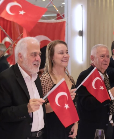 Konak’ta Cumhuriyet coşkusu çocuklar için dayanışmaya dönüştü (2)