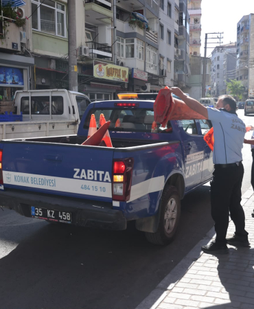 Konak’ta kaldırım ve yol işgallerine geçit yok (9)