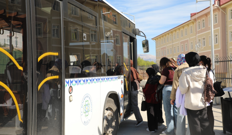 Kötekli’de Öğrencilerin Ulaşımını Kolaylaştıran Düzenleme (1)