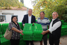 Urla Belediyesi’nden zeytin üreticisine hasat eğitimi ve kasa desteği (1)
