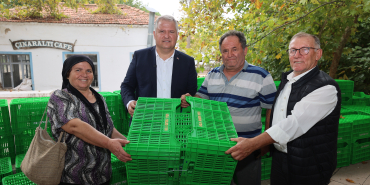 Urla Belediyesi’nden zeytin üreticisine hasat eğitimi ve kasa desteği (1)