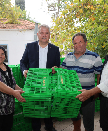 Urla Belediyesi’nden zeytin üreticisine hasat eğitimi ve kasa desteği (1)
