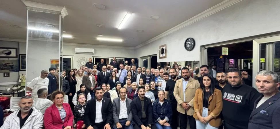 bayraklida-yeni-uyeler-chpye-katildi_6ac373d46063d