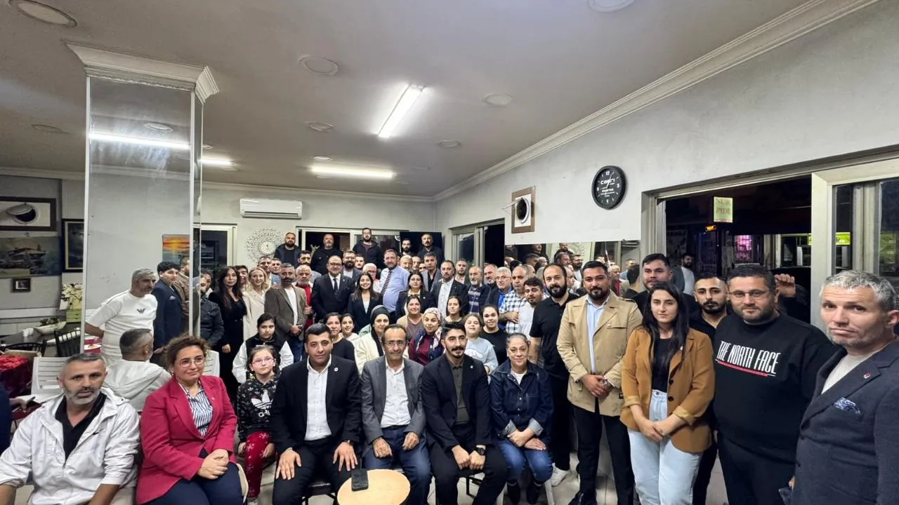 bayraklida-yeni-uyeler-chpye-katildi_6ac373d46063d