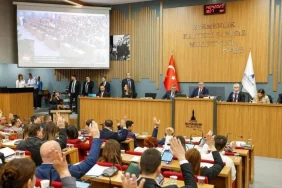izmir-buyuksehir-belediye-meclisinde-dengeler-degisiyor-chpde-istifalar-suruyor-1.jpeg